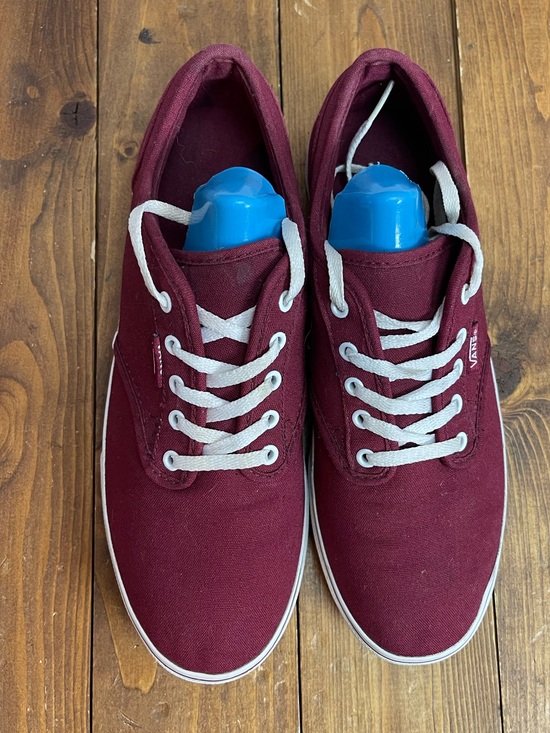 Vans Shoes - Vans women size 7 maroon low top sneakers